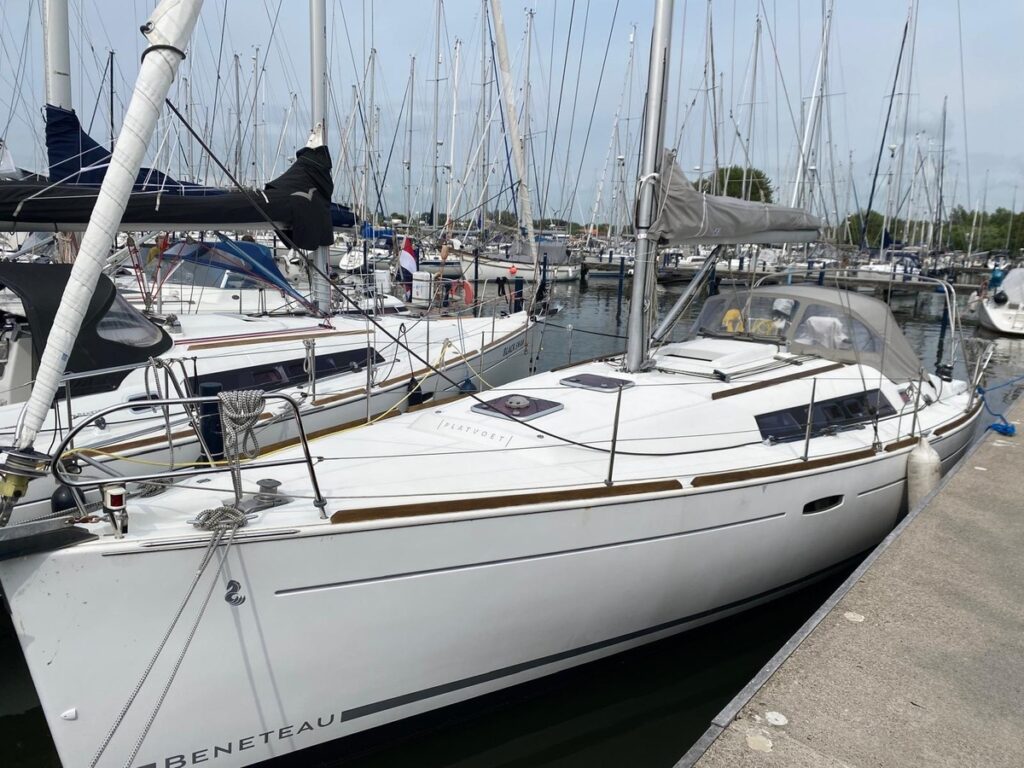Beneteau Oceanis 37